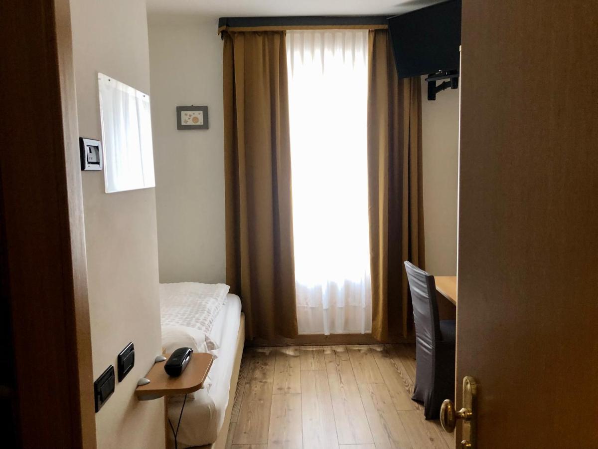 Standard Single Room,1200102709:JPEG